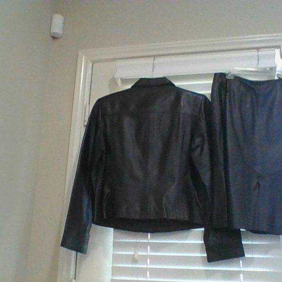 Top - Picture 12 of 16